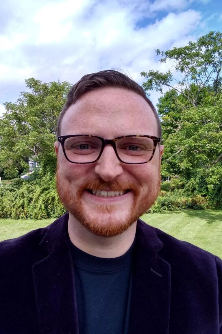 Photo of Dr. Nic Helms (they/them).